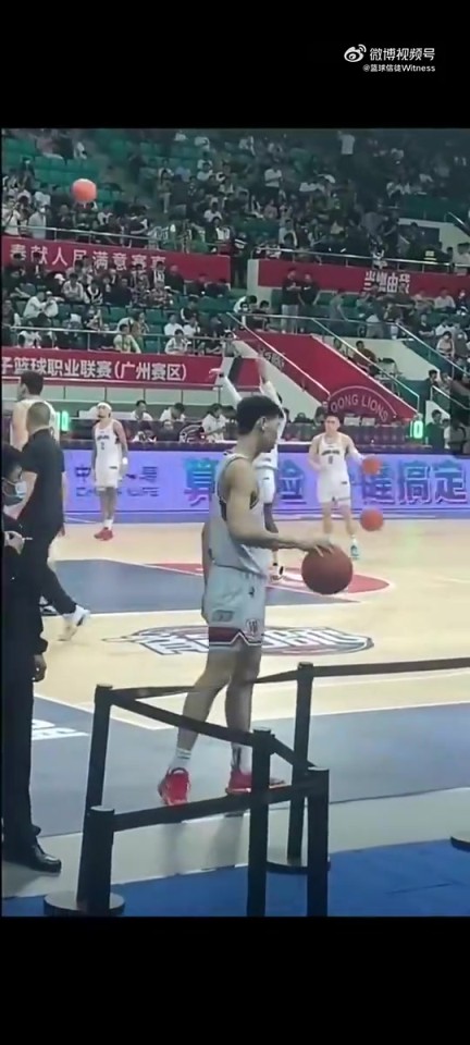 不愧中国小卡!崔永熙此前在CBA不经意间展示了单手抓球!