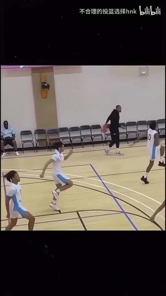 威少真老了,上篮被小孩子给帽了