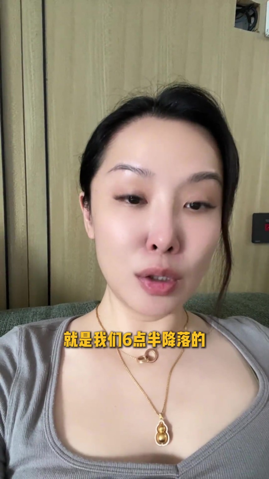 马布里首次尝试鸡蛋灌饼:好吃!