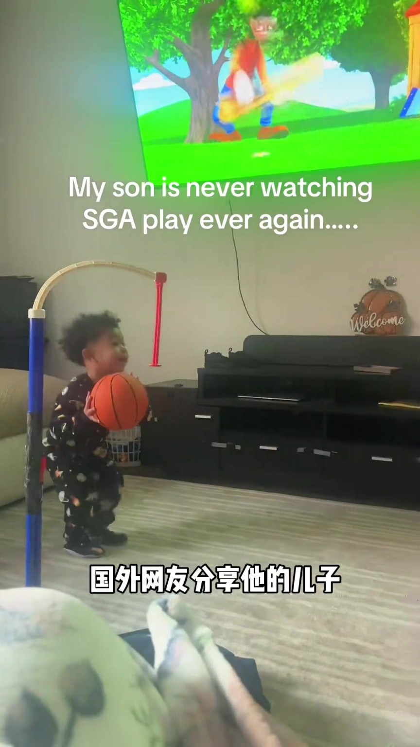 国外网友晒儿子看了一赛季SGA打球:投完篮立马倒地造犯规