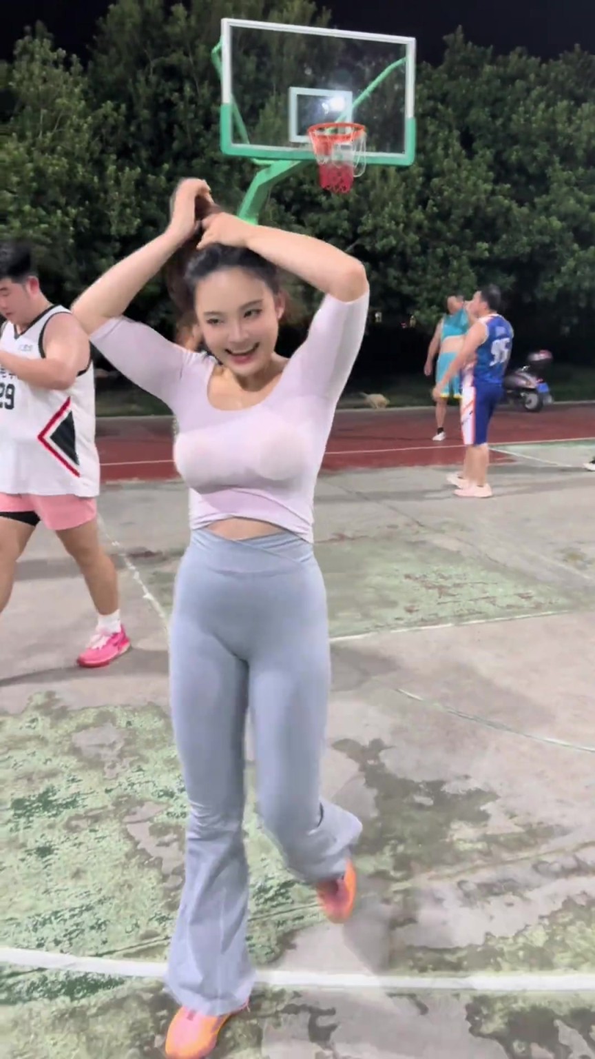 该来的还是来了,瑜伽裤终于对篮球下手了