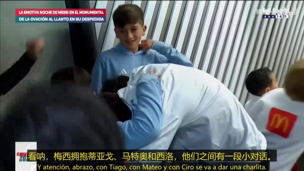 赛前梅西吐槽二儿子发型,进而引发三父子的发型交流会